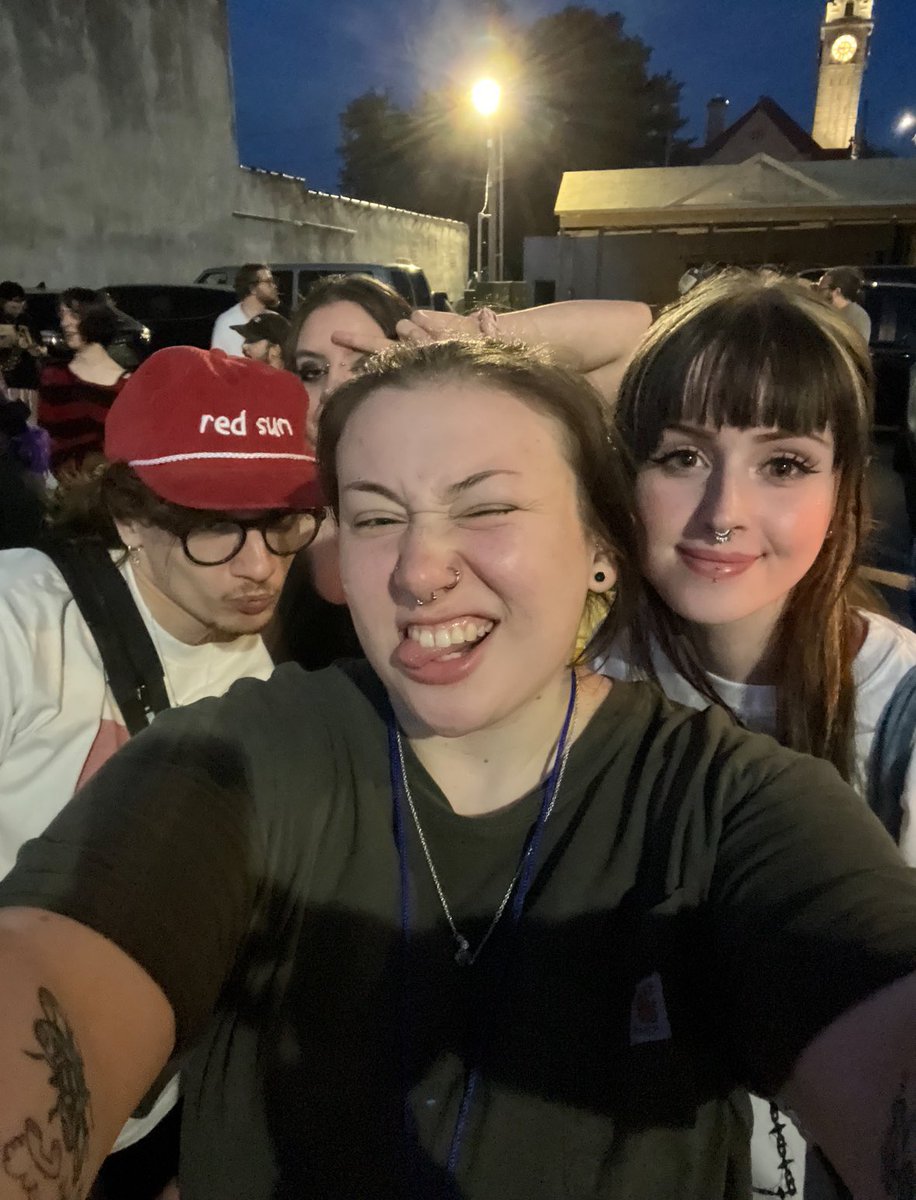 emma grace tweet media