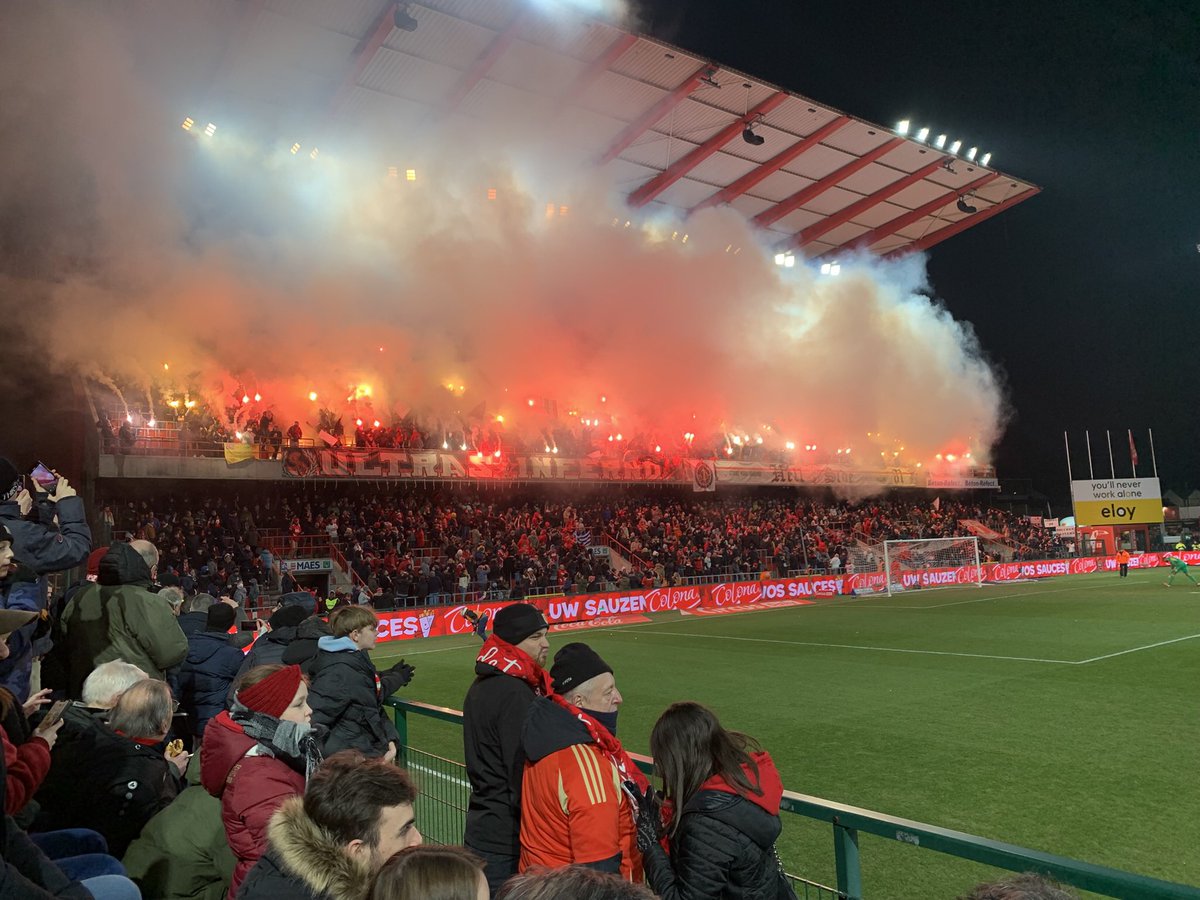 lefevre_rom's tweet photo. @GrardMensoif2 @KillianB22 @DestinationFoot @Stadium_Tr @BGroundhopping @footyheritage @Shakapero @FutbologyApp @FutbologyFrance Carrément d’accord pour Sclessin, exceptionnel! https://t.co/xKzAe4v95y