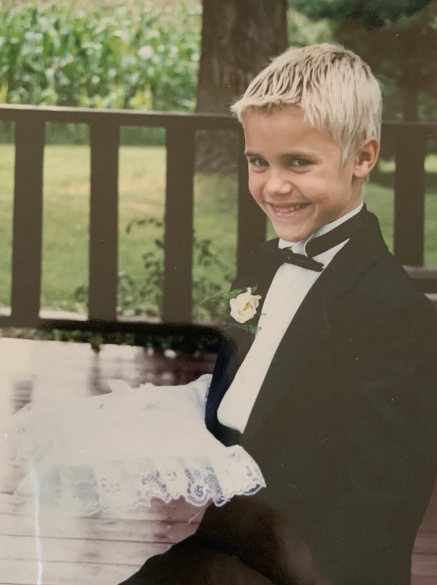 Pattie (mãe do Justin) postou fotos exclusivas dele.