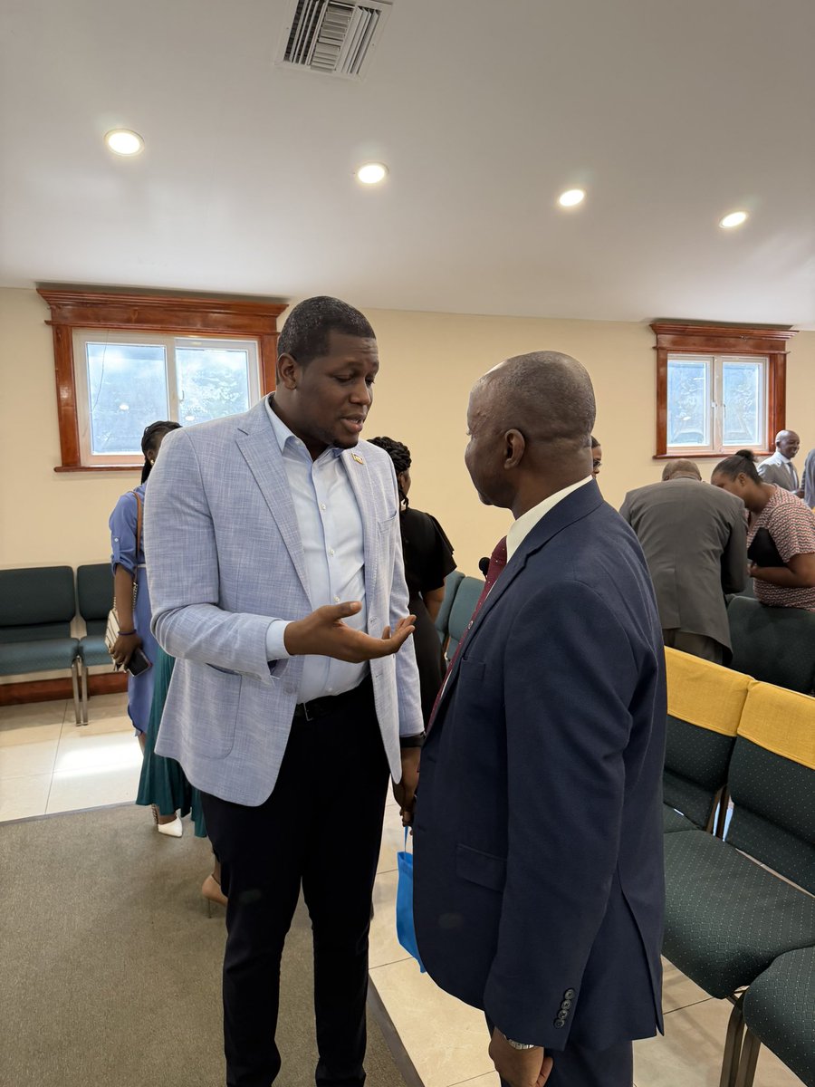 Bonhommejovens's tweet photo. Aujourd’hui, j’ai eu le plaisir et l’honneur de visiter Victory Chapel Church of the Nazarene, une église haïtienne établie à Nassau.

Ce fut un moment de recueillement, de partage et de fraternité particulièrement enrichissant. J’ai eu l’opportunité d’échanger avec les fidèles, les membres de cette communauté dynamique, profondément attachée à ses valeurs spirituelles et culturelles.

Cette visite m’a permis de renouveler mon engagement à servir avec dévouement mon pays et à œuvrer, avec responsabilité et détermination, au service de la communauté haïtienne vivant aux Bahamas.

La diaspora haïtienne constitue un pilier essentiel du rayonnement d’Haïti à l’étranger, et chaque rencontre renforce notre volonté de consolider les liens de solidarité, d’écoute et de coopération.

Je tiens également à exprimer ma sincère gratitude au pasteur Dr Antoine St. Louis pour son accueil chaleureux ainsi que pour son engagement remarquable au service de la communauté. Par son leadership spirituel, sa contribution à l’éducation et ses nombreuses actions communautaires, il œuvre avec dévouement dans l’intérêt de la communauté haïtienne et contribue activement à son épanouissement aux Bahamas.