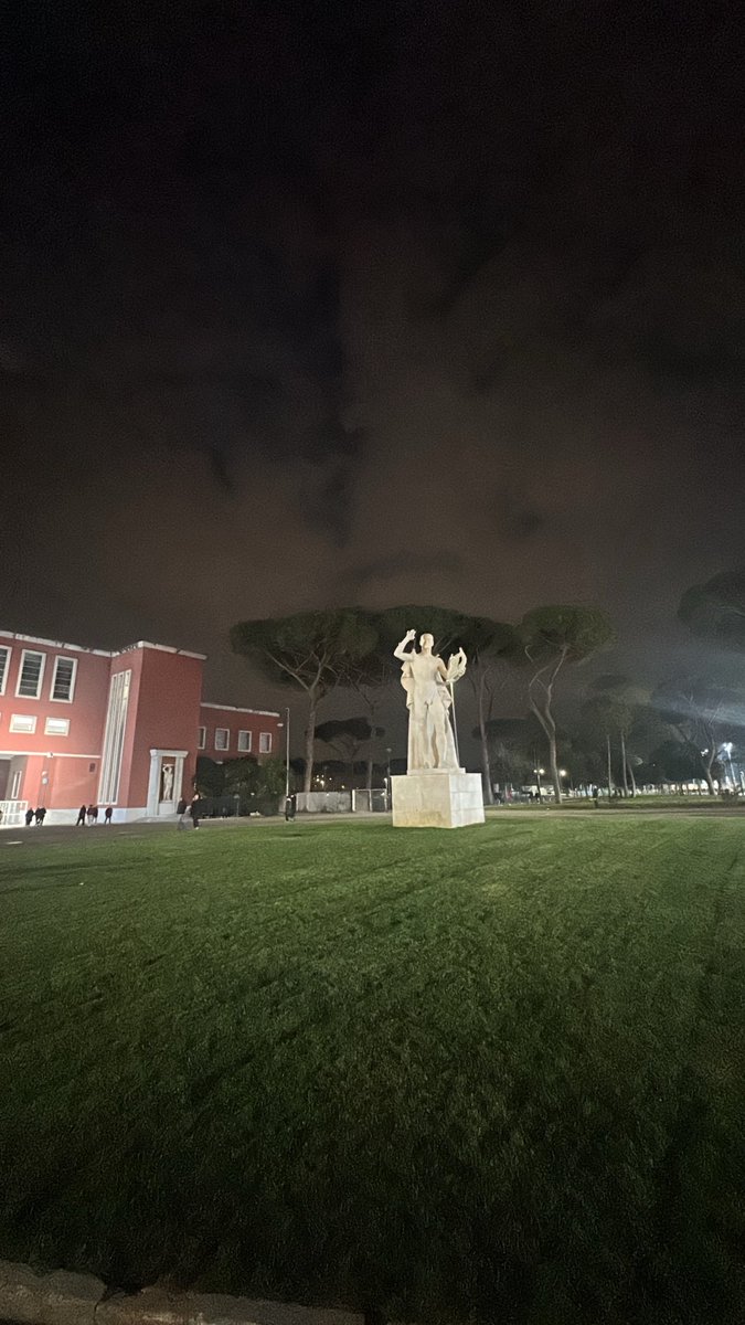 leeann_walker_'s tweet photo. Roma you’ve got yourselves one hell of a gaff here. Forza Roma and Up The Toffees 🐺🔵 https://t.co/O6upGWcf3h