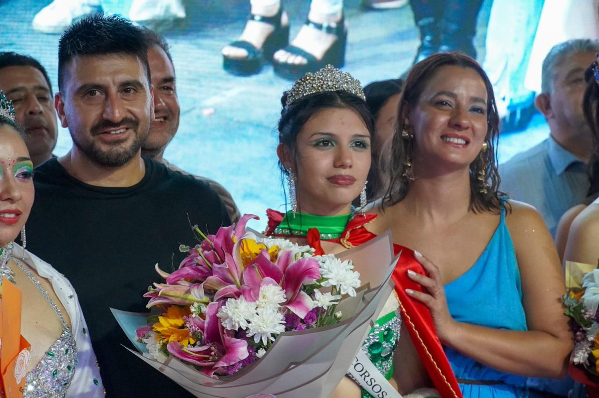 SebaSalazarbv's tweet photo. Una verdadera fiesta para todas las familias 🎭

Los Corsos 2026 nos regalaron una noche llena de alegría, color y participación. Felicitaciones a todas las comparsas por su talento y a los vecinos por su comportamiento ejemplar. https://t.co/d7PXNirjnZ
