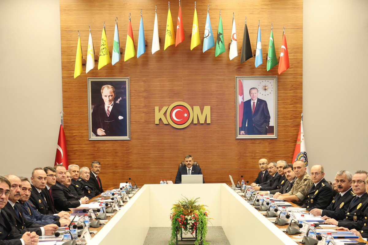 İçişleri Bakanımız Sayın <a href="/mustafaciftcitr/">Mustafa ÇİFTÇİ</a>, Kaçakçılık ve Organize Suçlarla Mücadele Başkanlığımızı teşrif ederek Emniyet Genel Müdürlüğümüzce yürütülen stratejik çalışmalar ve operasyonel faaliyetler hakkında bilgi aldılar.

Vatanımızın selameti, milletimizin huzuru için gece