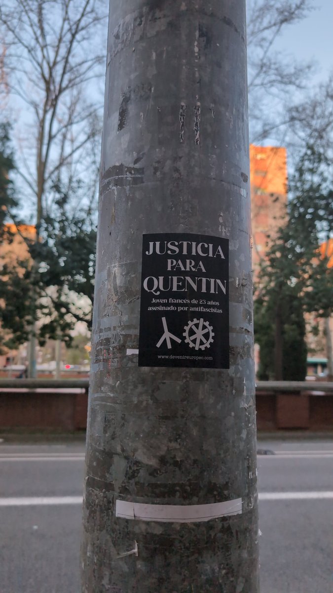 stmrti_rmigraci's tweet photo. #BarriBesos y #SantMarti #MaresmeForum se han solidarizado con el militante #patriota francés #QuentinDeranque #Catalunya y de #Barcelona así como toda #España jamás olvidará ni perdonará el cobarde #asesinato por parte de los #Antifascistas #Antifeixistes
#QuentinPresente https://t.co/Dok1A0vDTT