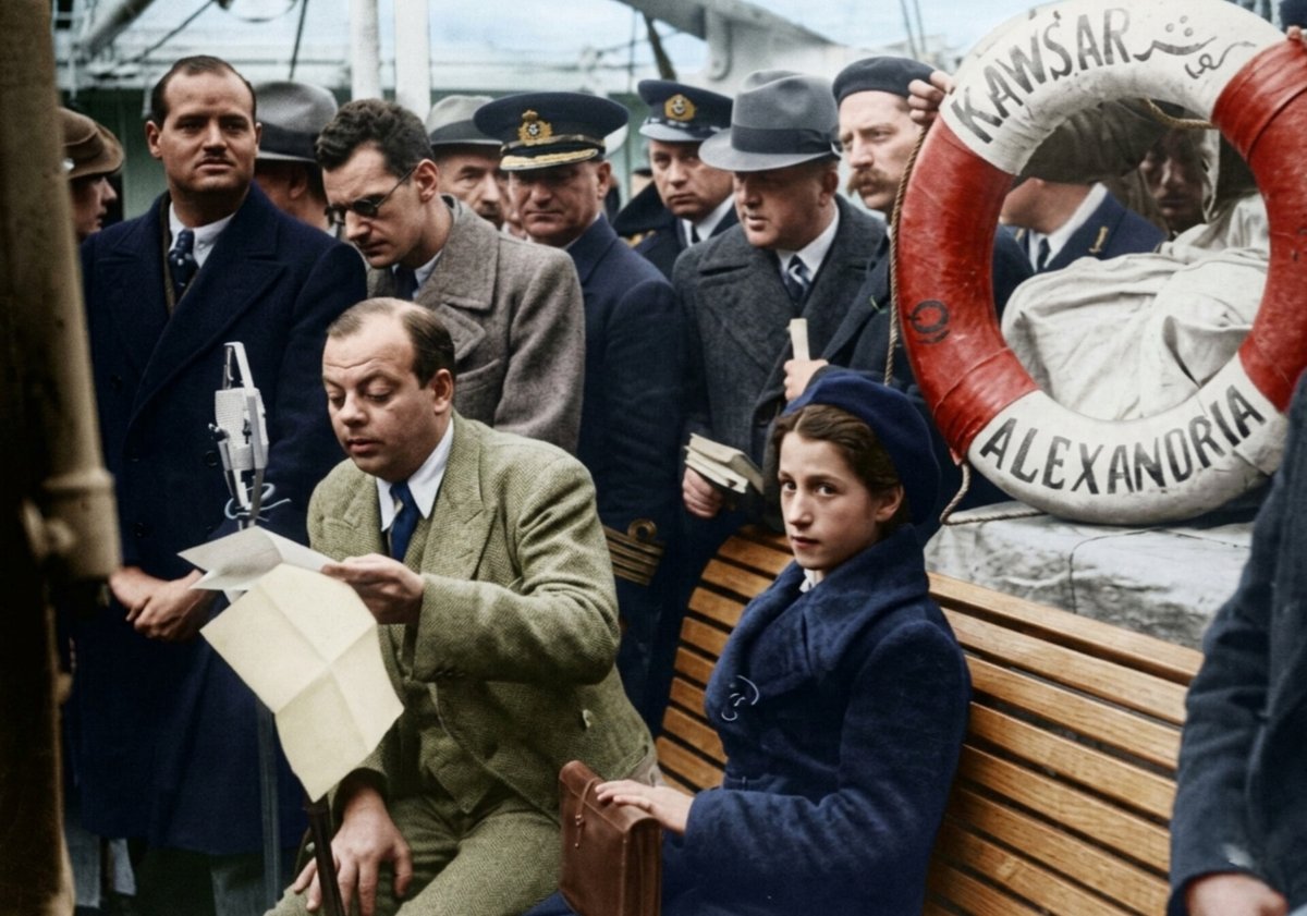 EShistoria32's tweet photo. Aviador y escritor francés Antoine de Saint-Exupéry con su esposa la salvadoreña Consuelo Suncín por quien se inspiró para escribir "El principito" su gran obra maestra que se publicó por primera vez un 6 de abril de 1943. https://t.co/zm9usl4sL7