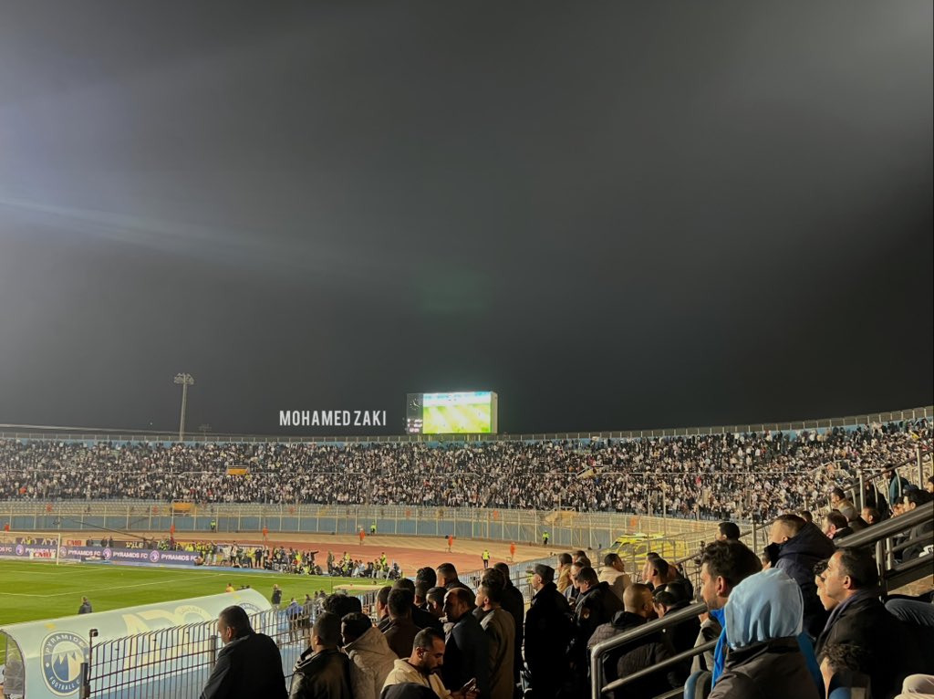 جمهور الزمالك ورا فرقته في اقذر و اسوء ملعب في العالم