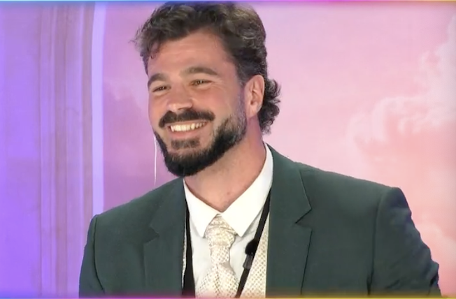 raquelitaquel's tweet photo. é o meu divo sim!! one love joão #sstvi https://t.co/mpKWp9sfU9
