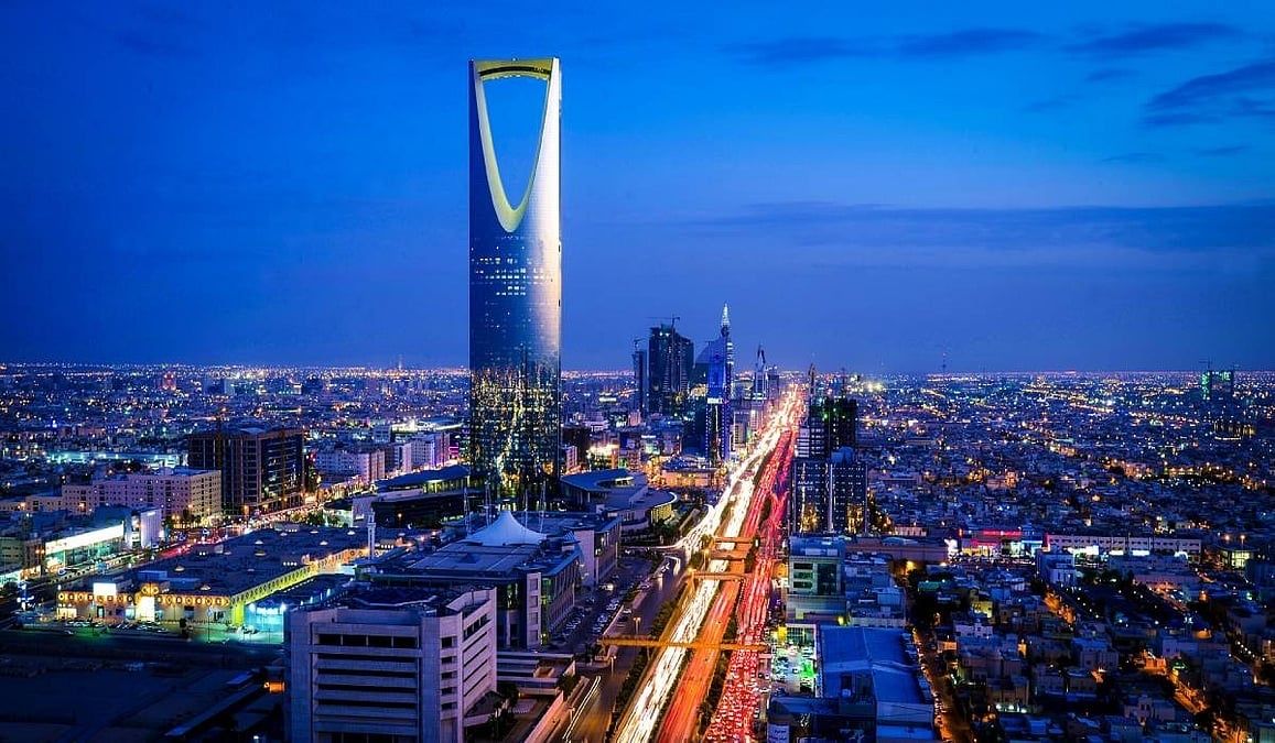 zurvanq's tweet image. 🚨 Riyadh 🇸🇦 is the only exit out of the Middle East. Dubai, Doha, Abu Dhabi all closed. Private jet to Europe: $350,000. 76,000 British nationals stranded. #SaudiArabia #Iran #Evacuation