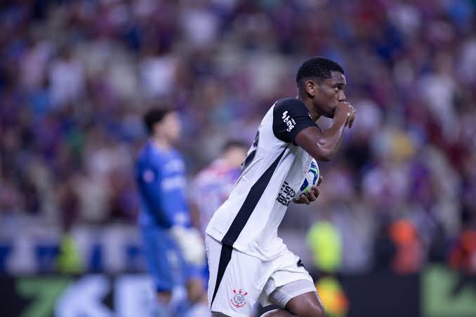 AyobBig's tweet image. ماتيو موريتو : ميلان يمتلك بعض الوثائق الموقعة من كورينثيانز ويعتقد أن لديه أساس قانوني للتحرك أمام الفيفا بخصوص أندري ⚖️🔴⬛

الإدارة تدرس الأمر حالياً وتنتظر رد نهائي من رئيس النادي البرازيلي قبل اتخاذ أي خطوة 📑

#ACMilan #Andre #SerieA  #Rossoneri #FIFA #Transfer ⚽🔴⬛