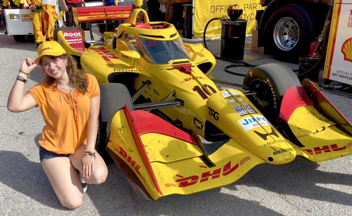 _Retro_Rebel_'s tweet photo. Just hanging out with my buddy @AlexPalou after he wins back-to-back @GPStPete! 🏁

#IndyCar #GPStPete #AlexPalou #VictoryLane https://t.co/FItR6sUomY