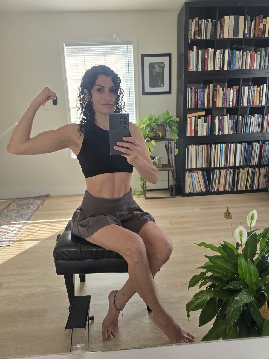 Bellaluxxofficial tweet media