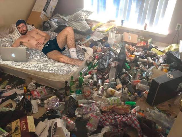 to desde sexta assim jogando o resident evil novo pqp me senti quase adolescente