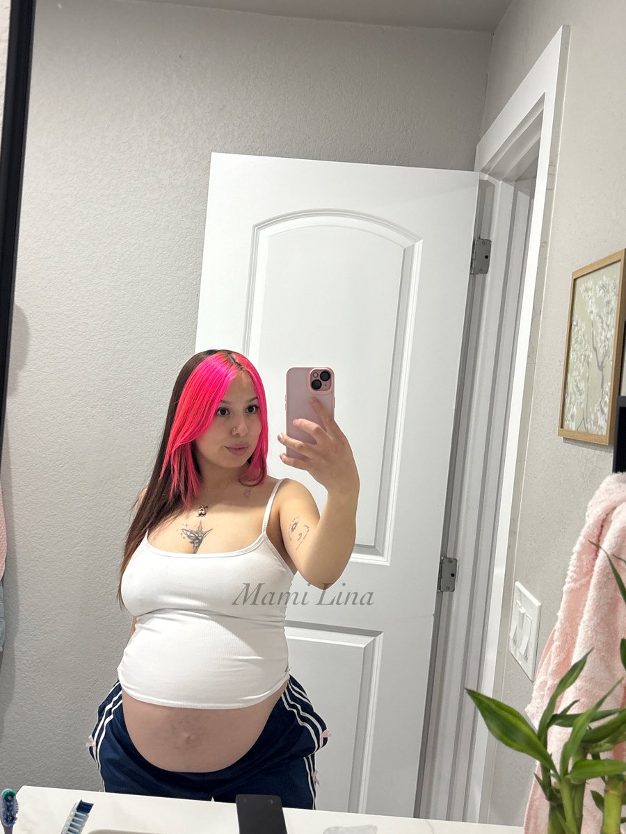 belly angles from my last week of my second trimester you guys! 🤭🩷