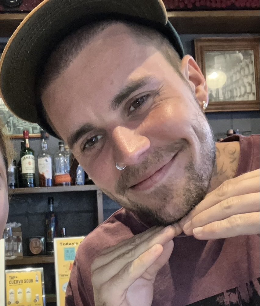 itsjdbm's tweet photo. el sabe muy bien que una fotito así de tierna derrite a medio mundo y más hoy en su cumpleaños, me hace feliz que estés feliz!!!! https://t.co/lLaMxdtPov
