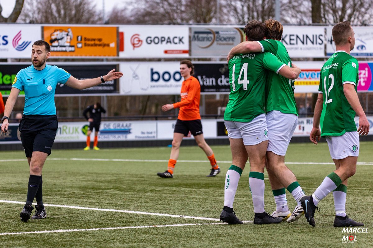 V.V. Bavel tweet media