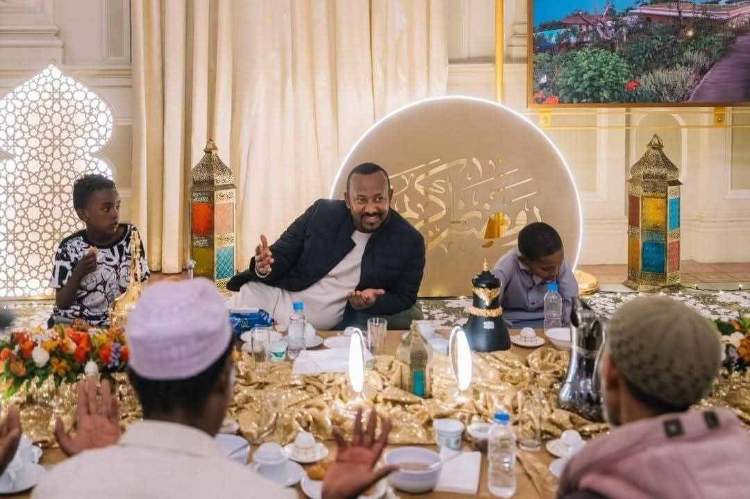 MJirde2's tweet photo. Cashuurtoodii bu ka afursiiyay dabeeto waa la duceeyy🤲 gacmuhuu taagay 
Markay salaada galeen baan kawaayay safkii salaada 🙆 https://t.co/TUWEBXnUUo