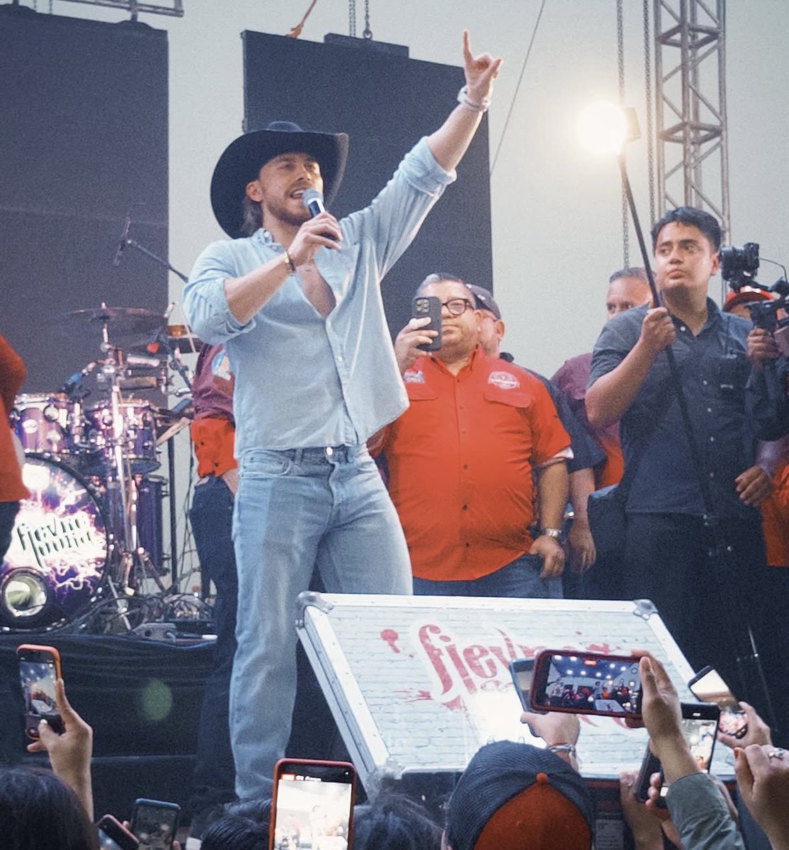 Más fotitos hermosas de nuestro <a href="/aldotdenigris/">Aldo T De Nigris</a> 🩵
Lo hermoso que se ve de vaquero 🤠 🔥