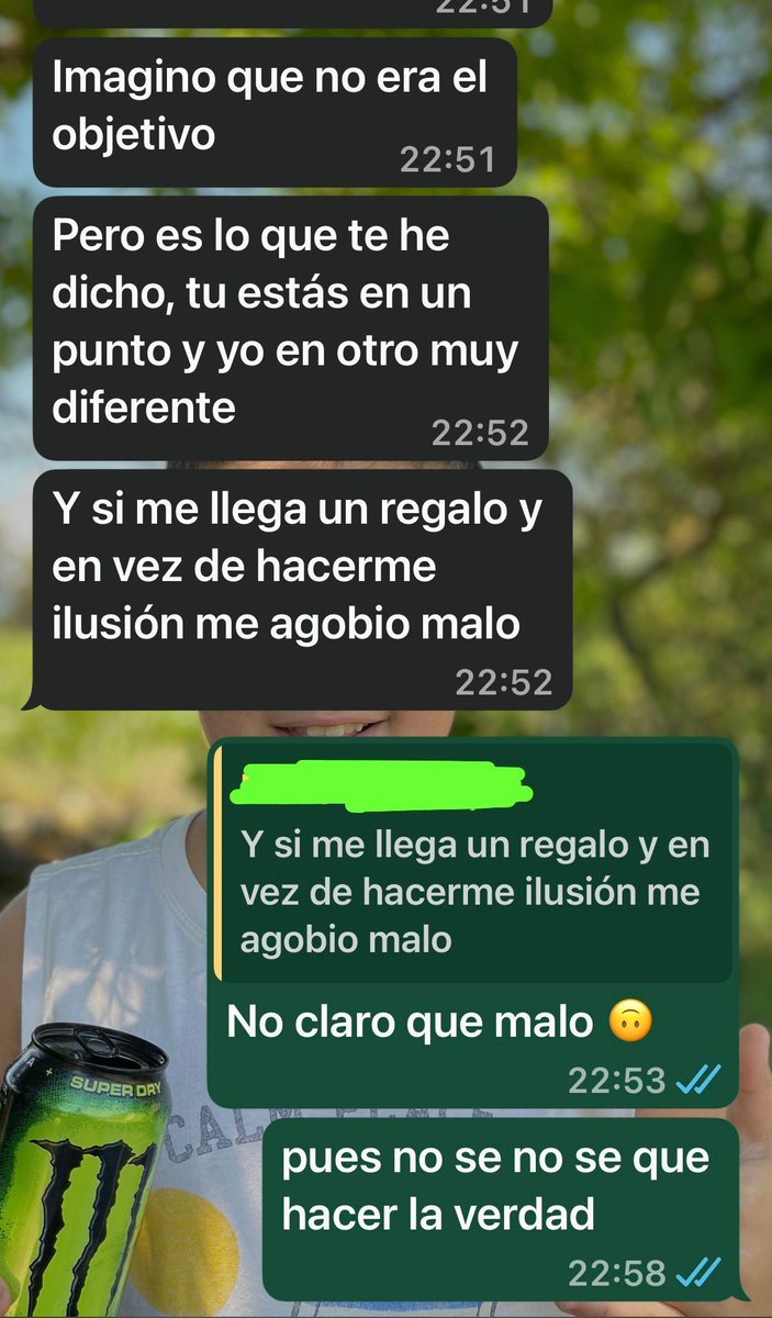 forocoches's tweet photo. Lo que me ha pasado con la primera chica que estaba conociendo en mi vida

Tengo 22 años y mi primera experiencia seria ha sido un curso intensivo de decepción.

Match en Tinder con 23 años que parecía diferente: conversaciones largas, interés real y planes de futuro con hijos incluidos antes de vernos. Primera cita perfecta, flores y un mensaje directo: "mi cama dice que quiere visitas".

Decir que antes de quedar ya me decía que quería tener 3 niñas y tal, y me hablaba de planes a futuro. Evidentemente yo ilusionado, cómo no estarlo. 

Dos semanas después, por San Valentín, le envío un segundo ramo de flores a casa y me despierto con el mensaje..

https://t.co/OXGLAUwQmd
