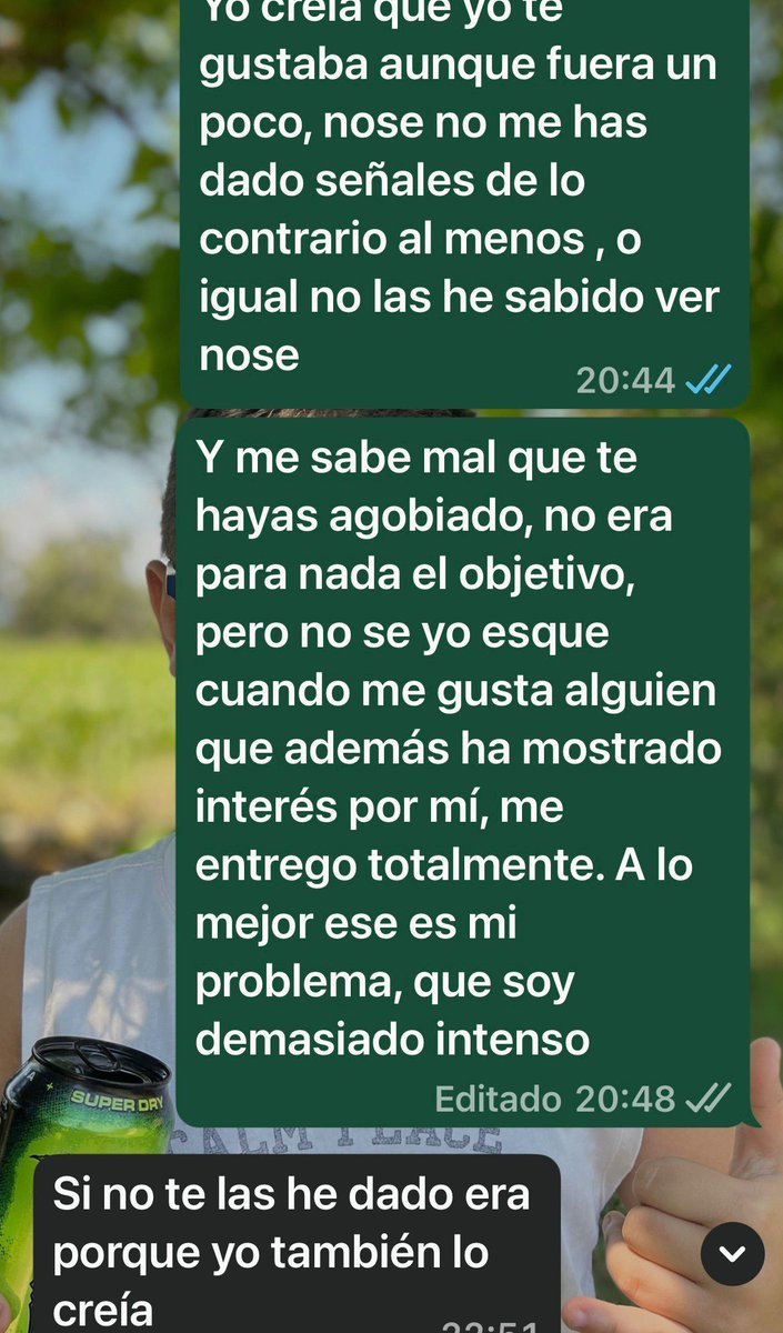 forocoches's tweet photo. Lo que me ha pasado con la primera chica que estaba conociendo en mi vida

Tengo 22 años y mi primera experiencia seria ha sido un curso intensivo de decepción.

Match en Tinder con 23 años que parecía diferente: conversaciones largas, interés real y planes de futuro con hijos incluidos antes de vernos. Primera cita perfecta, flores y un mensaje directo: "mi cama dice que quiere visitas".

Decir que antes de quedar ya me decía que quería tener 3 niñas y tal, y me hablaba de planes a futuro. Evidentemente yo ilusionado, cómo no estarlo. 

Dos semanas después, por San Valentín, le envío un segundo ramo de flores a casa y me despierto con el mensaje..

https://t.co/OXGLAUwQmd
