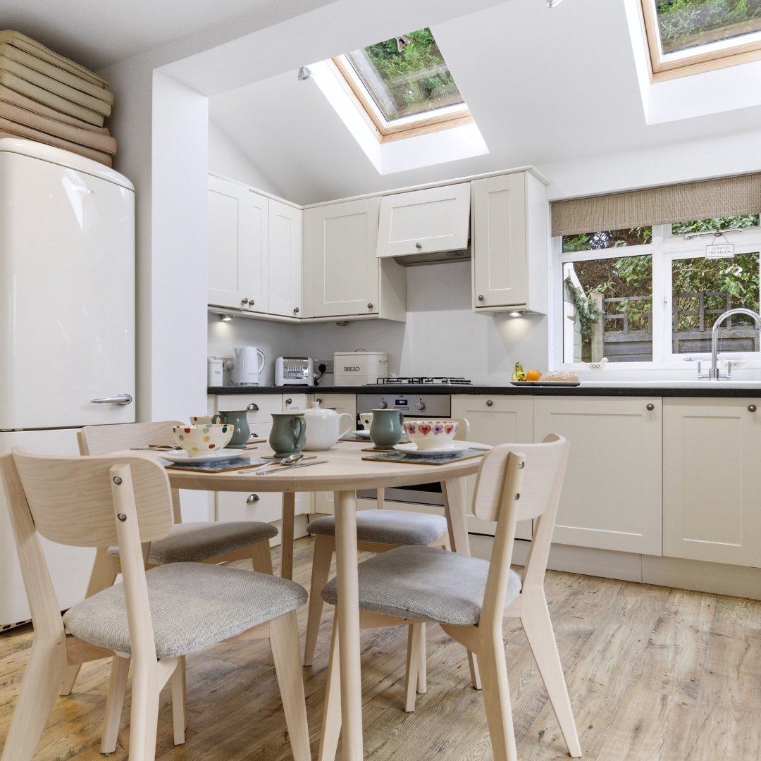 NEW! ✨ Discover Gull’s Nest—our latest addition to #DurrantsHolidayCottages. Enjoy a stylish kitchen, woodburning stove, car parking, &amp; a #dogfriendly welcome, all moments from Southwold’s beautiful seafront. 🌊🐶🏡
ow.ly/l3NA50Yl1ZN
#SuffolkCoast #Southwold #holidayhome