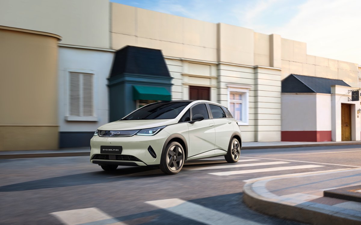 The city moves fast. BYD DOLPHIN moves faster.