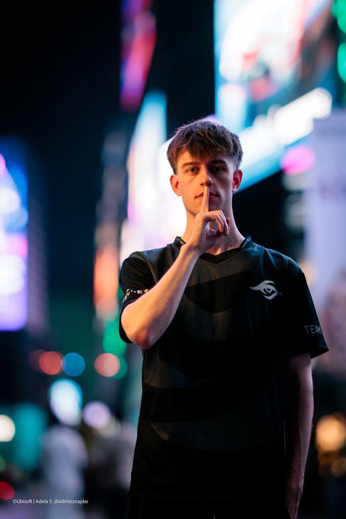 That6SiegeGuy's tweet photo. 🚨🚨🚨OFFICIAL 🚨🚨🚨

Team Secret part ways with Jume!

After an incredible performance by the german in the Six Invitational 2026, Jume leaves the organization as he is very close to joining Team Falcons to replace Shaiiko.

GL to @jumeR6S in his next team!!! https://t.co/KCo3x3TxLC