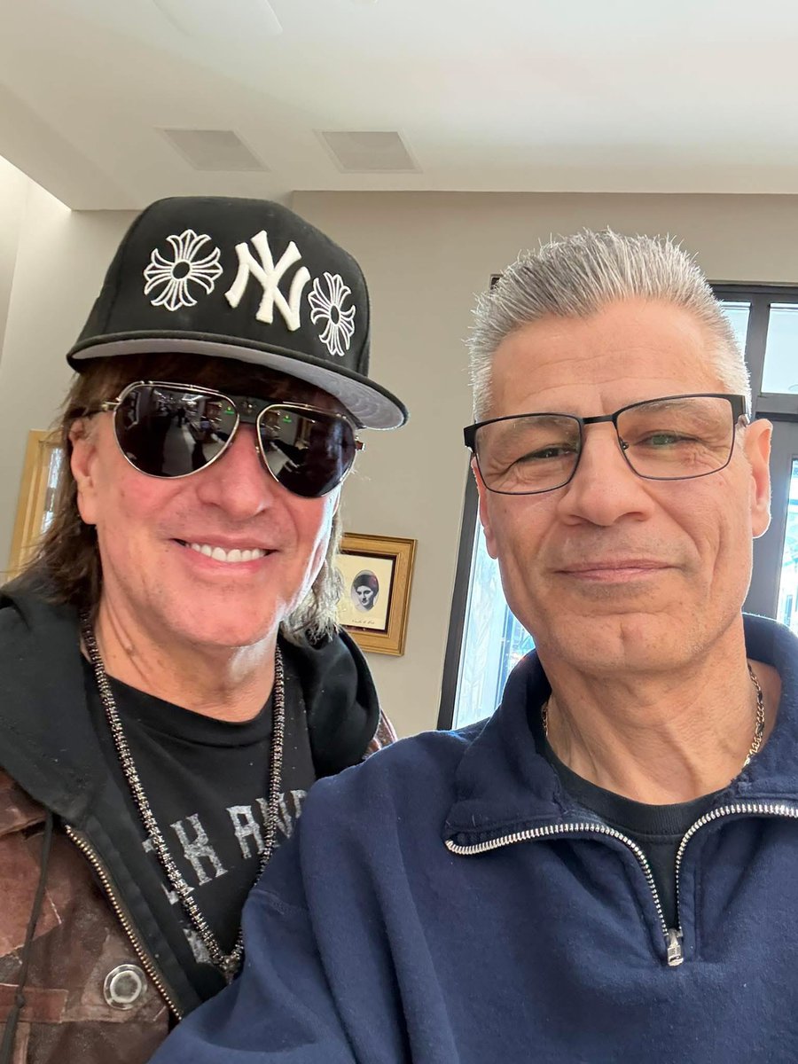 rsfans_ww's tweet photo. Repost from Michael Ginolfi — described as an unforgettable experience with an all-around great guy. #richiesambora #sambora #guitarist #singer #songwriter @TheRealSambora https://t.co/keXsKrIoUe