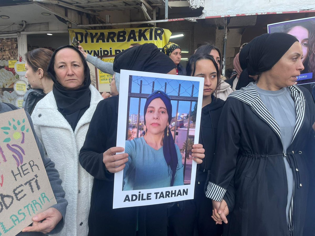 DemKarabaglar's tweet photo. "Kadınların özne olduğu bir toplum modeli, hem kadın cinayetlerine hem de savaş ve şiddet politikalarına karşı gerçek bir barış zeminidir. Barış; kadınların öldürülmediği, şüpheli ölümlerin karartılmadığı, bedenleri ve iradeleri üzerinde tahakküm kurulmadığı bir yaşamdır." https://t.co/0IFCRCmEGg