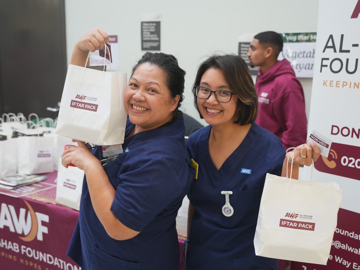 alwahabfdn's tweet image. Sharing the blessings of Ramadan and a little warmth from the heart 🌙✨

It was a privilege to distribute Iftar packs at Ealing Hospital NHS Trust, spreading smiles and appreciation to the amazing staff who care for our community every single day. 

#AWF #LNWH #iftarpacks