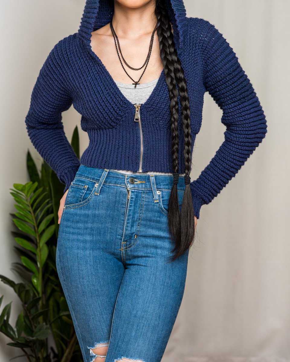 tcddiy's tweet photo. Stylish yet simple. Check out my new basic v neck hoodie using just a handful of basic stitches! Pattern &amp; tutorial #646

📺https://t.co/6VB2p1lifW
📄https://t.co/f1jrJ4ReA5 

Fun fact: my silly superpower of choice? Never have my hair in my face. 🙃 https://t.co/QQXArywlDX