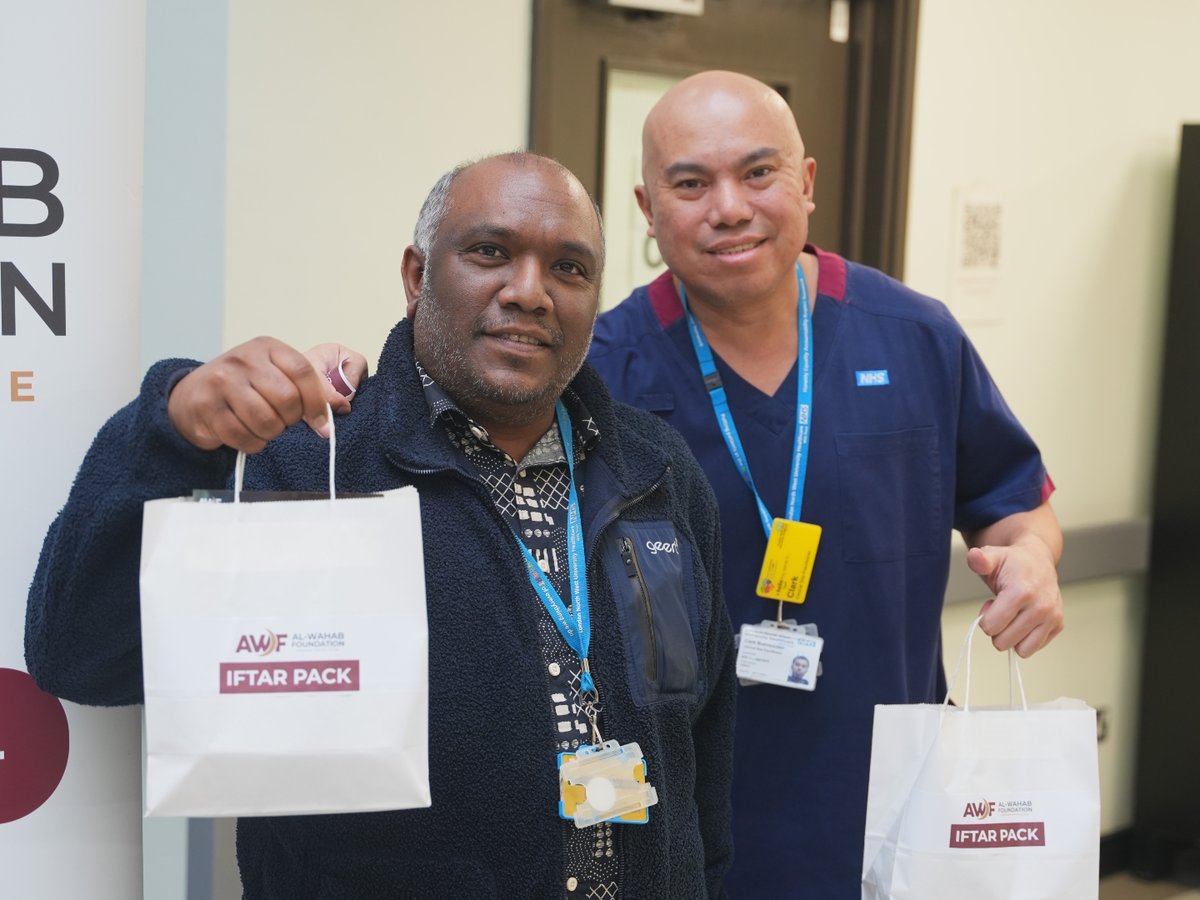 alwahabfdn's tweet image. Sharing the blessings of Ramadan and a little warmth from the heart 🌙✨

It was a privilege to distribute Iftar packs at Ealing Hospital NHS Trust, spreading smiles and appreciation to the amazing staff who care for our community every single day. 

#AWF #LNWH #iftarpacks