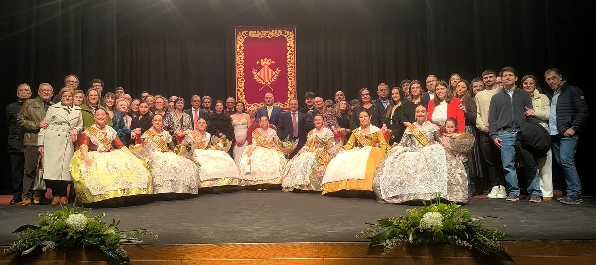 VillarrealVox's tweet photo. Nuestros concejales Irene Herrero y Fernando Archela han asistido al homenaje a la Reina y Damas de la ciudad 2025 https://t.co/44Nj6Y7HFL