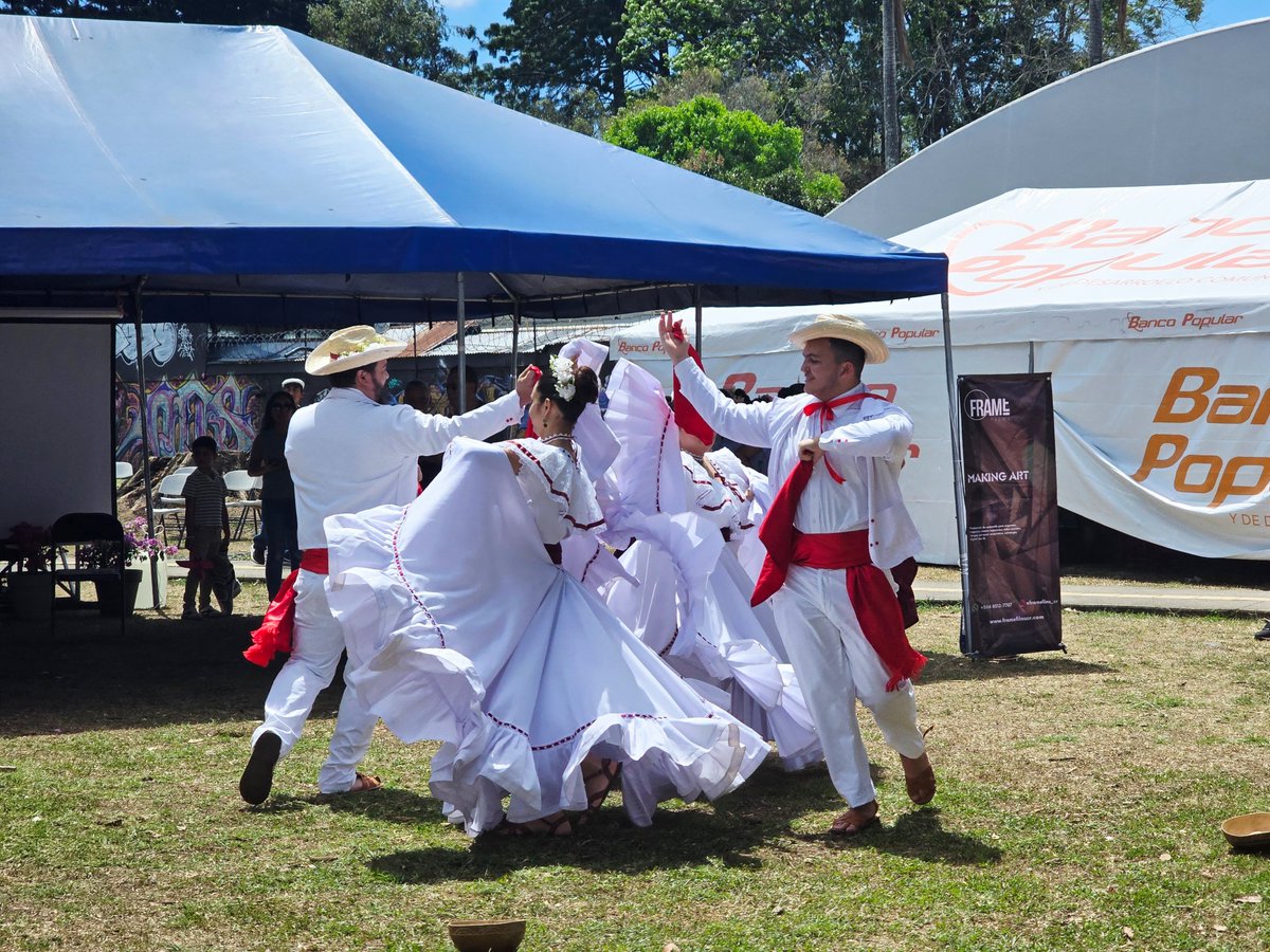 Este fin de semana, la Embajada de El Salvador en 🇨🇷 participó del Festival gastronómico de Curridabat, un espacio de encuentro con la gastronomía internacional, cultura y tradiciones. Mi agradecimiento a la Alcaldía de Curridabat por la invitación!