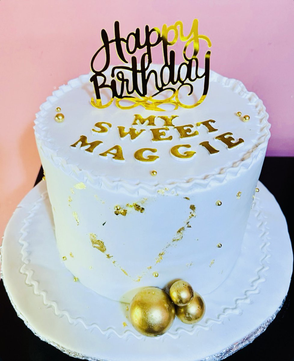 Chariesyummies's tweet photo. Another Beauty from our oven. BEAUTY from the INSIDE out DOES NOT fade!
#ChariesCakehouse #lovemadeedible https://t.co/B8sjGhUBcc