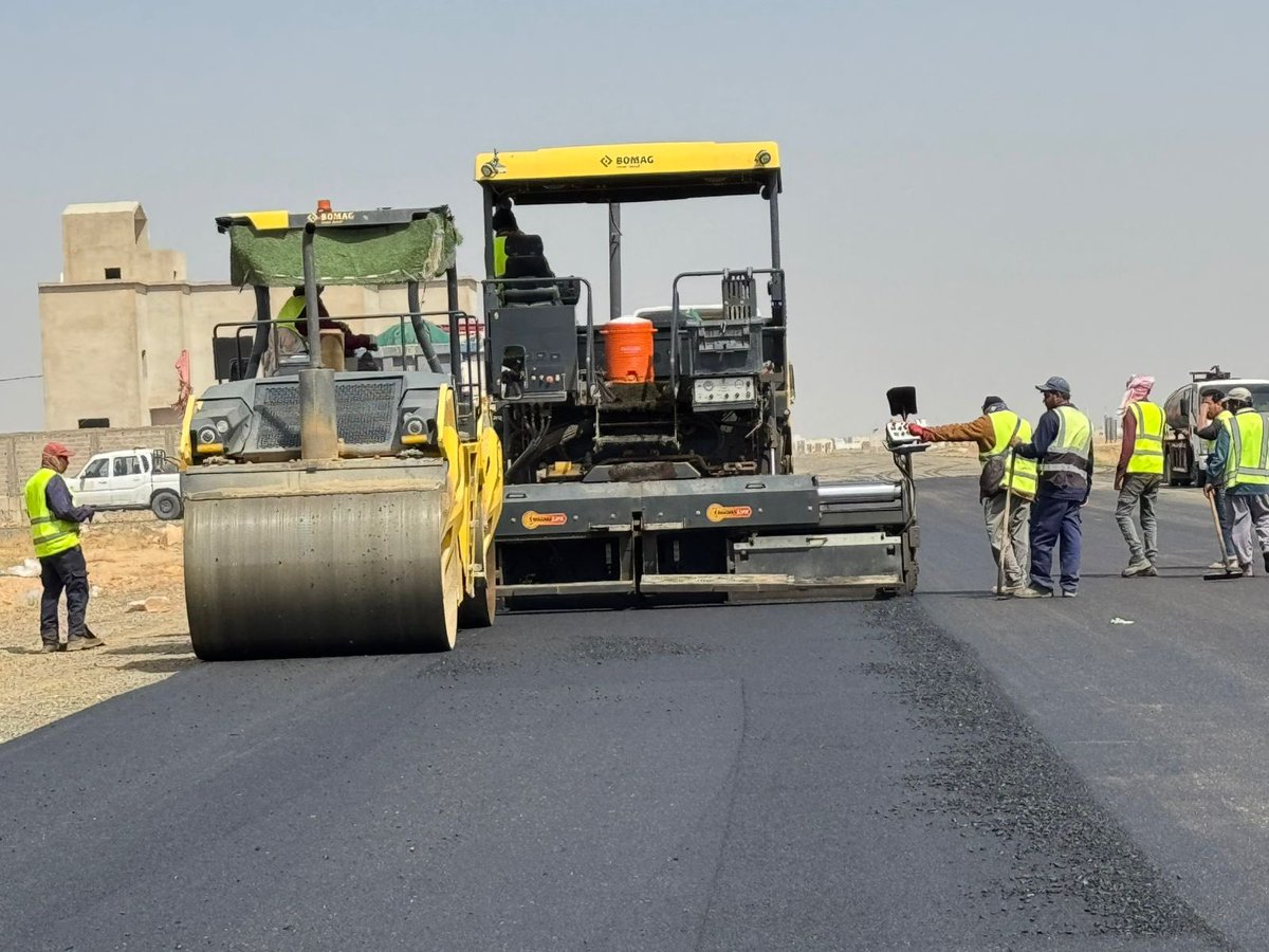 khbraMunicipal's tweet photo. 📸 | من الميدان 
يواصل قسم المشاريع  تنفيذ خططه التطويرية وفق أعلى معايير الجودة والسلامة، من خلال تحسين البنية التحتية ورفع كفاءة الطرق، بما يسهم في تعزيز السلامة المرورية وخدمة المجتمع بكفاءة واستدامة

#بلدية_الخبراء
#أمانة_منطقة_القصيم https://t.co/D0arRhBC6x