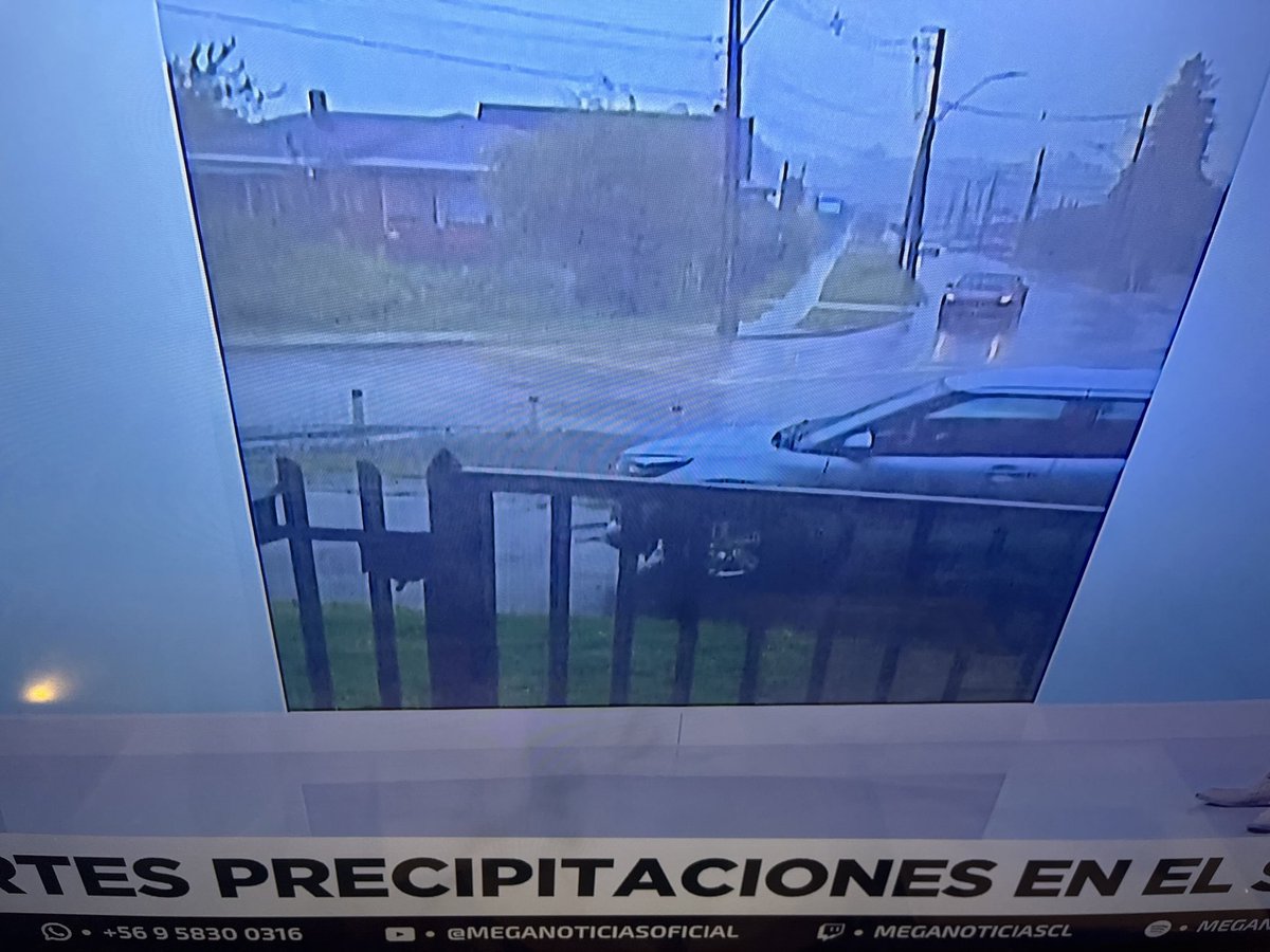 nellylizamasald's tweet photo. Y en Chile llueve estrepitosamente sur de Chile ! Volvemos a pensar en nuestros compatriotas de Ñuble ? Sin casas aún y en carpas otros ? ⁦@GabrielBoric⁩  te vas a ir y no ayudaste a chilenos ! No te olvidarán ! https://t.co/QG9PoMBk5g