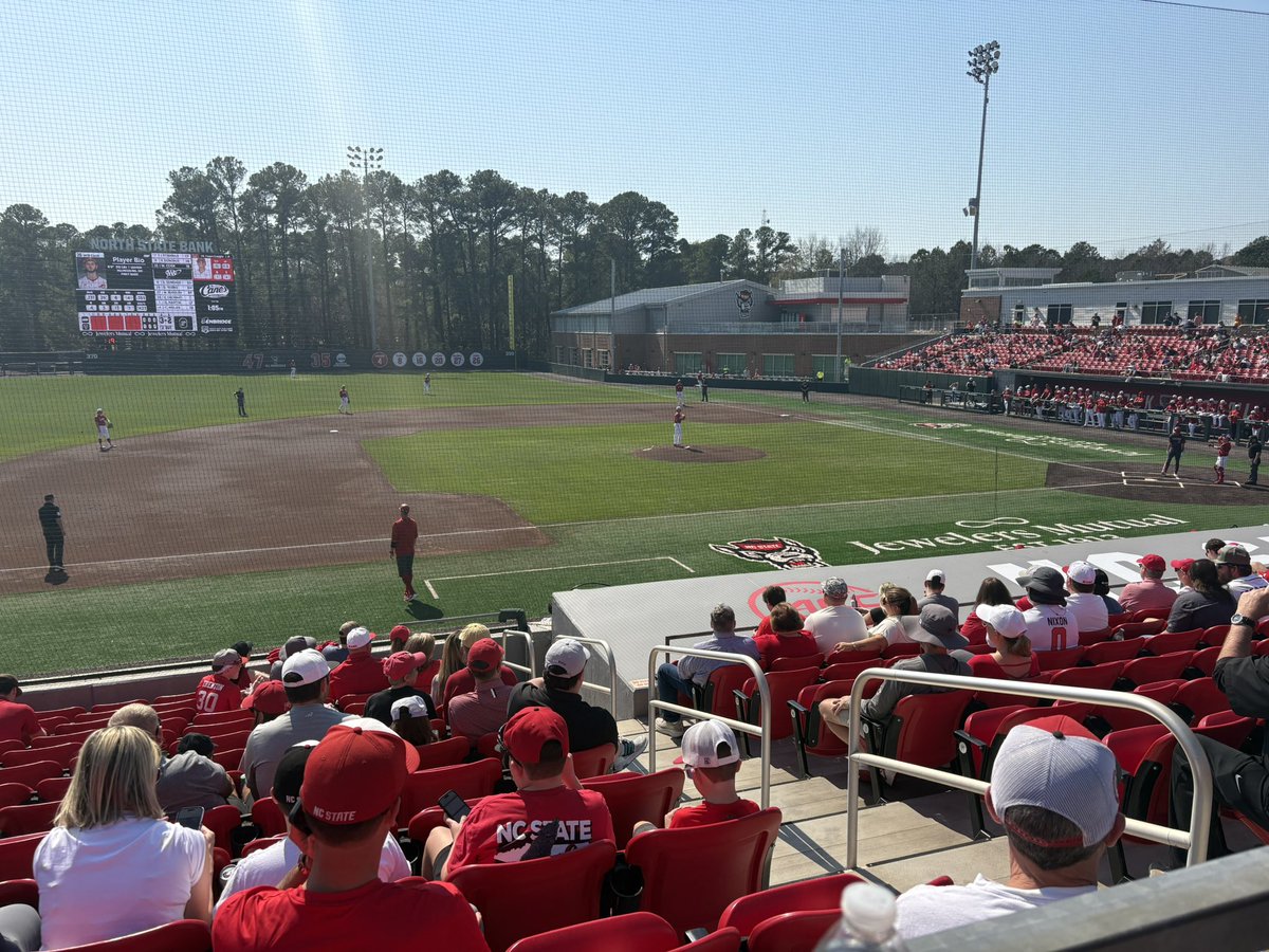 atsbarra's tweet photo. Perfect. Baseball. Weather. @NCStateBaseball https://t.co/BtyrDf85fR