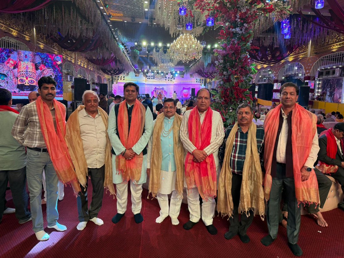 jaikishan_bjp's tweet photo. рдЬрдп рд╢реНрд░реА рд╢реНрдпрд╛рдоред ЁЯМ╕
рдЖрдЬ рд╢реНрд░реА рд╢реНрдпрд╛рдо рд╕реЗрд╡рдХ рдкрд░рд┐рд╡рд╛рд░ рд╕рдВрдШ, рд░рд╛рдиреАрдмрд╛рдЧрд╝ рджреНрд╡рд╛рд░рд╛ рдЖрдпреЛрдЬрд┐рдд рддреГрддреАрдп рд╢реНрд░реА рд╢реНрдпрд╛рдо рдХреАрд░реНрддрди рдорд╣реЛрддреНрд╕рд╡ рдореЗрдВ рд╕рд╣рднрд╛рдЧрд┐рддрд╛ рдХрд░ рднрдХреНрддрд┐ рд░рд╕ рд╕реЗ рд╕рд░рд╛рдмреЛрд░ рдЗрд╕ рдкрд╛рд╡рди рдЖрдпреЛрдЬрди рдХрд╛ рдЖрдирдВрдж рд▓рд┐рдпрд╛ред ЁЯЩПтЬи
#ShyamKirtan #ShriShyam #BJPDelhiKesavpuram #JaikishanGoyalBJP https://t.co/BfrOIL9KgZ