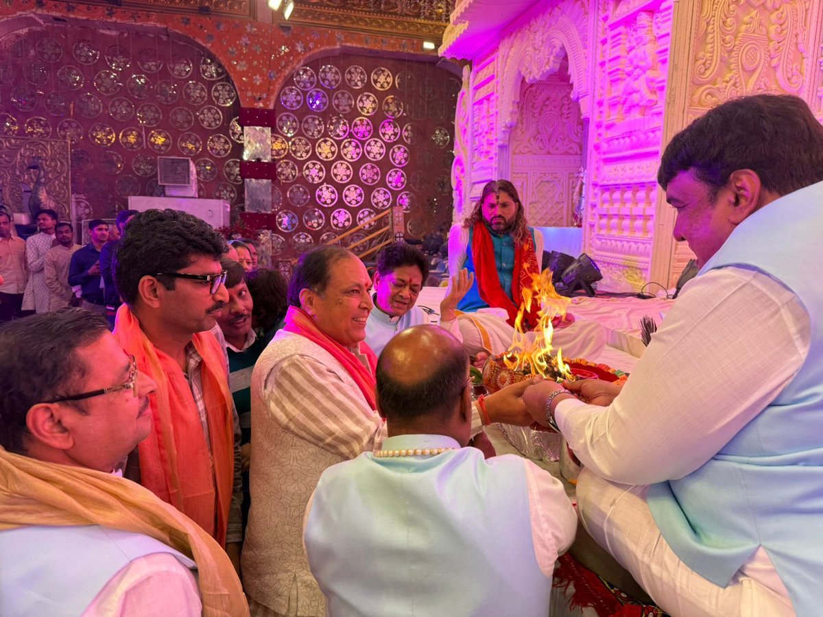jaikishan_bjp's tweet photo. рдЬрдп рд╢реНрд░реА рд╢реНрдпрд╛рдоред ЁЯМ╕
рдЖрдЬ рд╢реНрд░реА рд╢реНрдпрд╛рдо рд╕реЗрд╡рдХ рдкрд░рд┐рд╡рд╛рд░ рд╕рдВрдШ, рд░рд╛рдиреАрдмрд╛рдЧрд╝ рджреНрд╡рд╛рд░рд╛ рдЖрдпреЛрдЬрд┐рдд рддреГрддреАрдп рд╢реНрд░реА рд╢реНрдпрд╛рдо рдХреАрд░реНрддрди рдорд╣реЛрддреНрд╕рд╡ рдореЗрдВ рд╕рд╣рднрд╛рдЧрд┐рддрд╛ рдХрд░ рднрдХреНрддрд┐ рд░рд╕ рд╕реЗ рд╕рд░рд╛рдмреЛрд░ рдЗрд╕ рдкрд╛рд╡рди рдЖрдпреЛрдЬрди рдХрд╛ рдЖрдирдВрдж рд▓рд┐рдпрд╛ред ЁЯЩПтЬи
#ShyamKirtan #ShriShyam #BJPDelhiKesavpuram #JaikishanGoyalBJP https://t.co/BfrOIL9KgZ