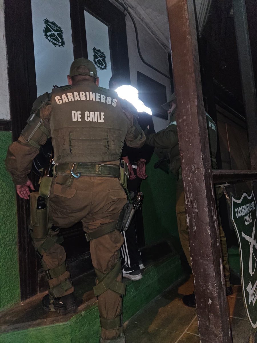 CarabIIIRegion's tweet photo. Durante el desarrollo de las tres jornadas del Festival #ElVelero en Huasco, Carabineros mantuvo una presencia activa y en terreno. Producto de esta labor realizaron más de 170 controles que dejaron como resultado 10 detenidos por diversos delitos y cursaron 9 infracciones. https://t.co/5tiju0Y69q