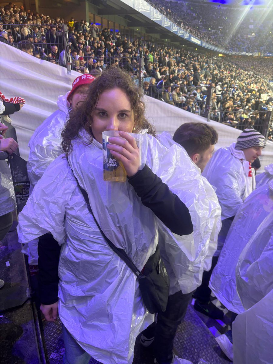 Karoline 🏆 tweet media