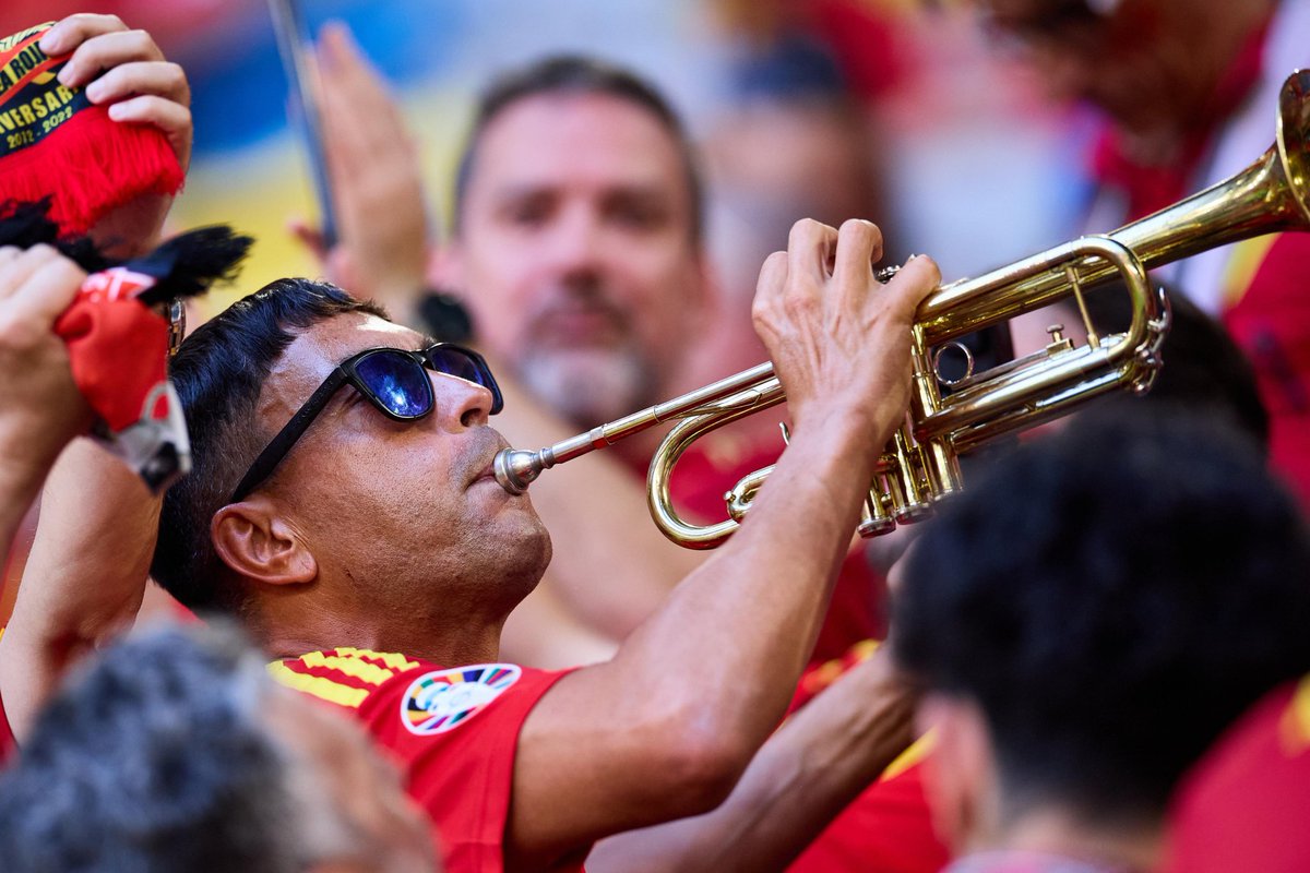 Estrenamos nuevo canal de comunicación a través de WhatsApp, donde os mantendré al día de cualquier noticia referente a los partidos de la Selección Española de Fútbol.

whatsapp.com/channel/0029Vb…