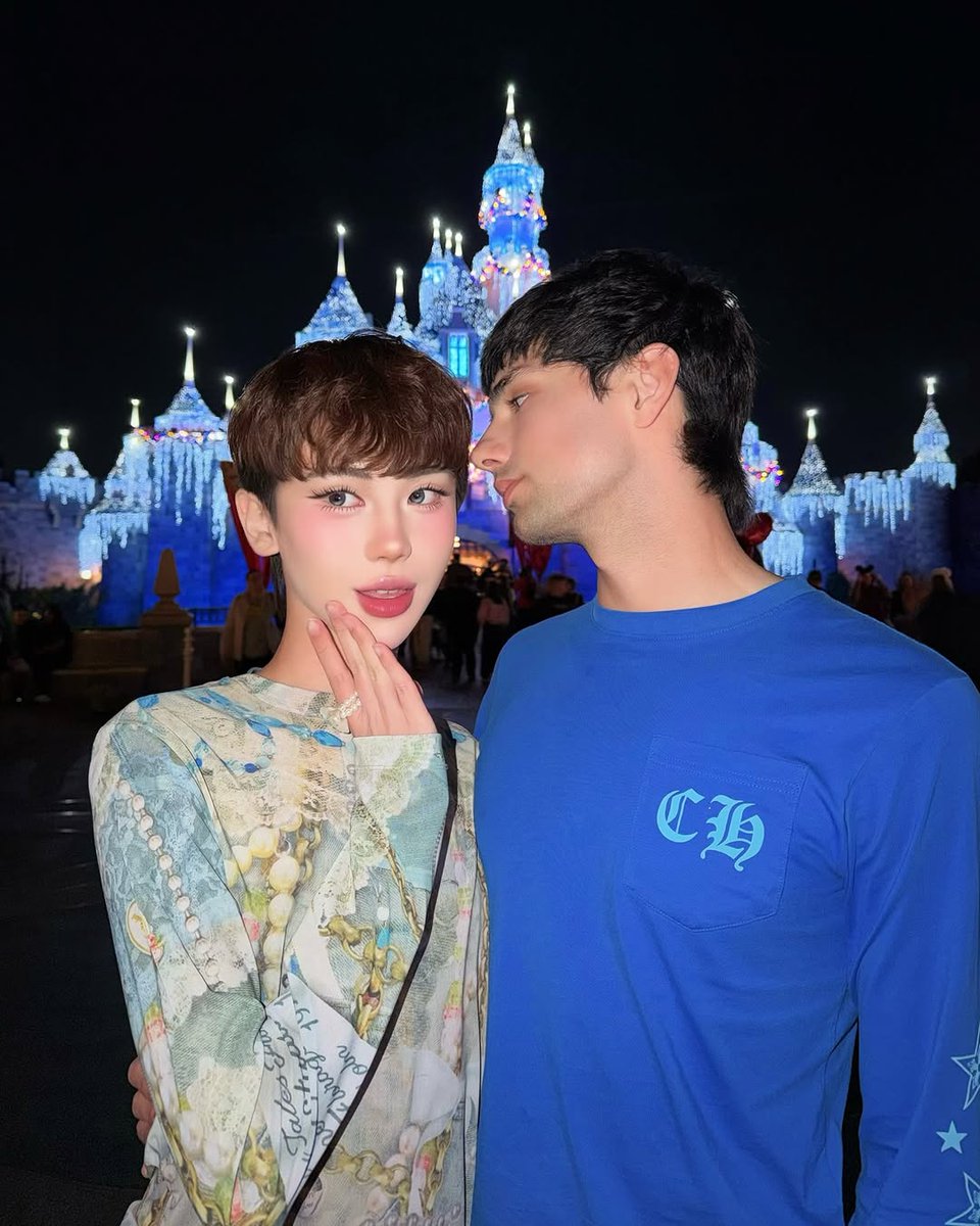 kennyccain's tweet photo. Happiest place on earth. ݁𝜗𝜚.⭐️˚ ◡̎ ♡‧₊ https://t.co/ccuFRCiDol