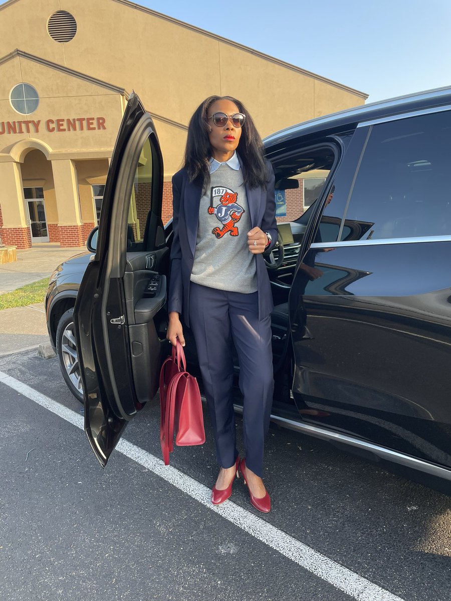 DrKanisha's tweet photo. Some say Jackson State University @JacksonStateU is God’s favorite HBCU. I did not come to argue but I did want to show THEE I LOVE some love! #firstsunday https://t.co/SPClE3NcUL