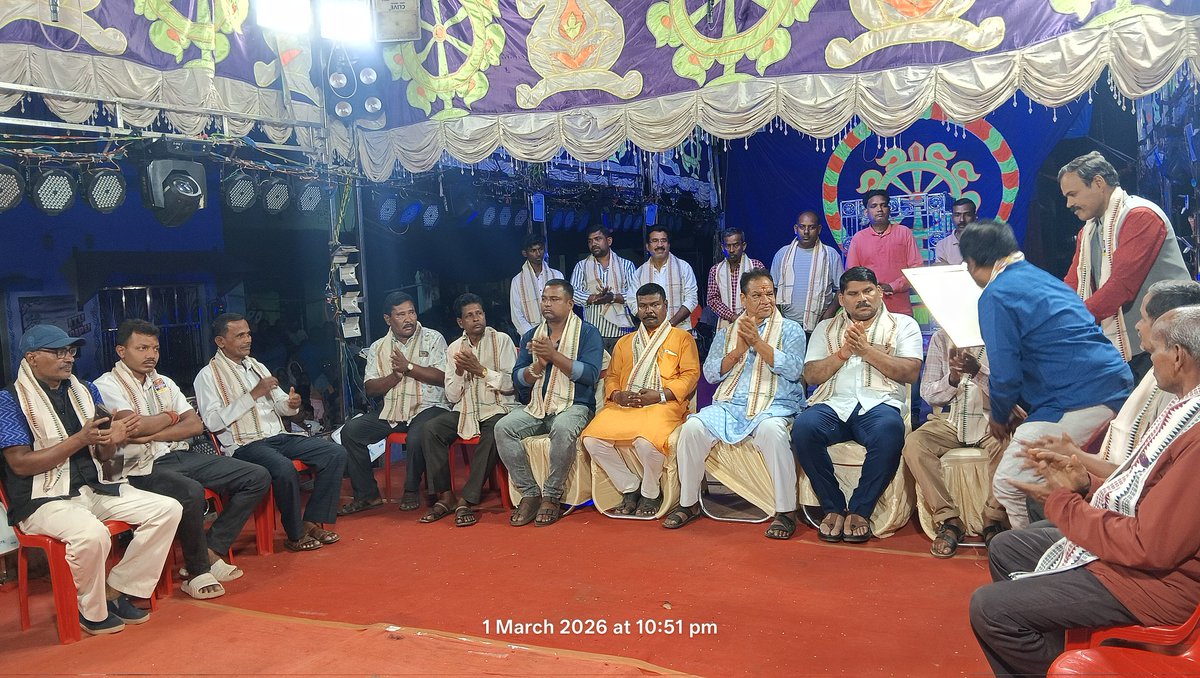 AtalOdisha's tweet photo. ଆଜି ବଡ଼ମ୍ବା 87 ବ୍ଲକ ଅନ୍ତର୍ଗତ ସନ୍ତରାବାଳି ଗ୍ରାମ ପଞ୍ଚାୟତ ନାହକସାହିରେ ହେଉଥିବା ଗାଁ ସଂସ୍କୃତି କାଯ୍ୟକ୍ରମ ରେ ଯୋଗୋଦାନ ଦେଲେ ବଡ଼ମ୍ବା ନେତା Ex ଅଧ୍ୟକ୍ଷ ଶ୍ରୀ Bibhudatta Pattanaik , ବଡ଼ମ୍ବା ବ୍ଲକ ଅଧ୍ୟକ୍ଷ ଶ୍ରୀ ରଘୁପତି ମହାନ୍ତି, ଉପସ୍ଥିତ ଅଟଳ ବିହାରୀ ପ୍ରଧାନ(ଦାଦା) ଓ ସୁଶାନ୍ତ କୁମାର ଜେନା https://t.co/Vr64uaiV5N