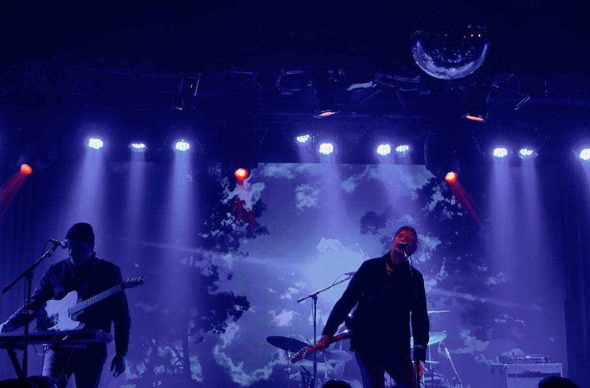 THE OCEAN BLUE tweet media