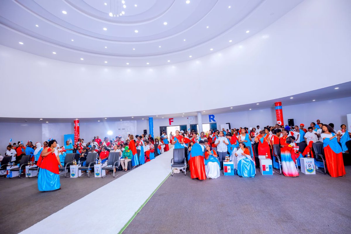 Depite Cécile Murumunawabo yasabye abagore kubyaza umusaruro inkunga bahawe kugira ngo imibereho yabo ihinduke.
Yabigarutseho mu Nteko Rusange y’Urugaga rw’Abagore rushamikiye ku Muryango FPR Inkotanyi, yabereye muri <a href="/HuyeDistrict/">Huye District</a> kuri iki Cyumweru
#SalusAmakuru