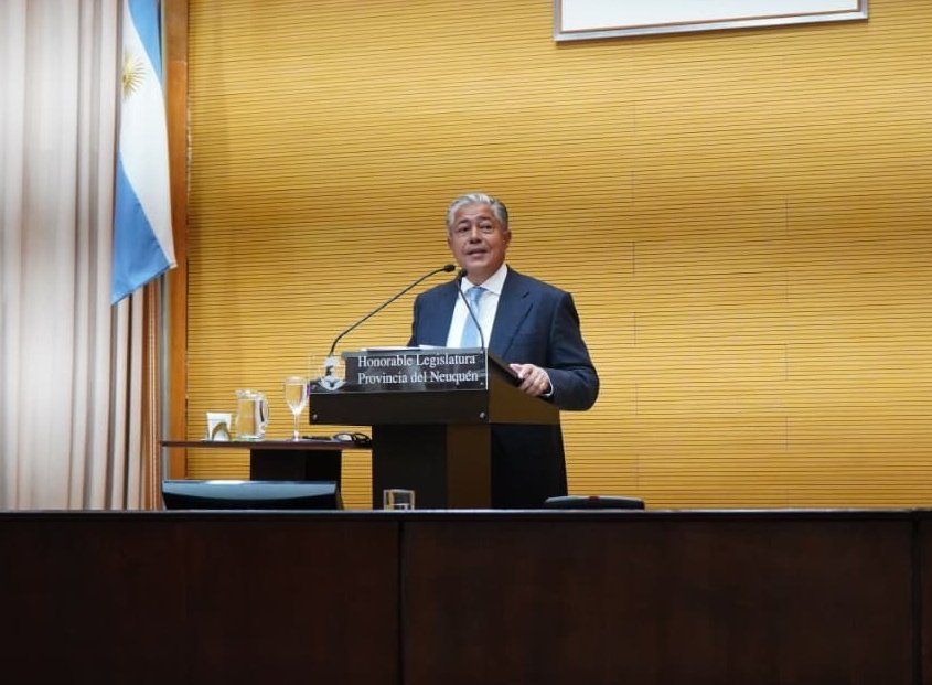 JorgeTobaresOk's tweet photo. El gobernador @Rolo_Figueroa abrió el período de #SesionesOrdinarias y destacó porque Neuquén es la pcia con mayor inversión por habitante: más infraestructura en salud, educación, conectividad vial y digital, seguridad y viviendas, saldando una deuda histórica con la ciudadanía. https://t.co/95DnNOTqsH