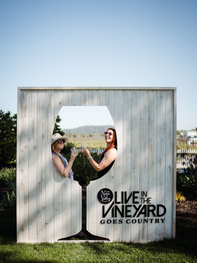 Live In The Vineyard Goes Country tweet media