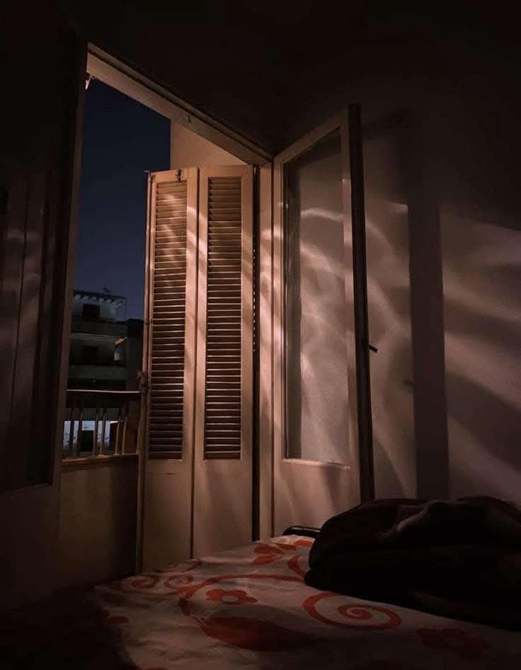 تُجھ سے بانٹ کے ہر دُکھ آدھا ہو جاتا تھا
اب کے گفتگو کے وہ سلسلے بھی گئے۔
💔🙂